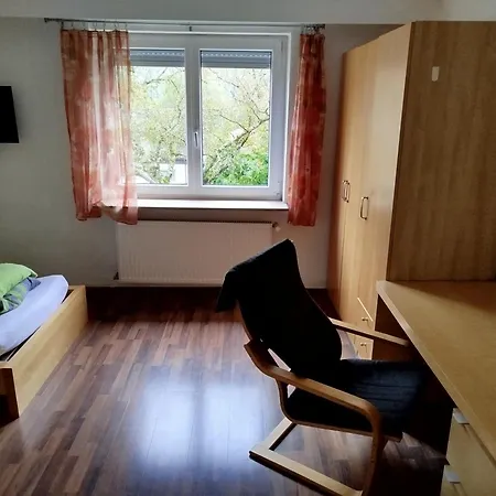 Pensión Gaestehaus Kreuz 3*