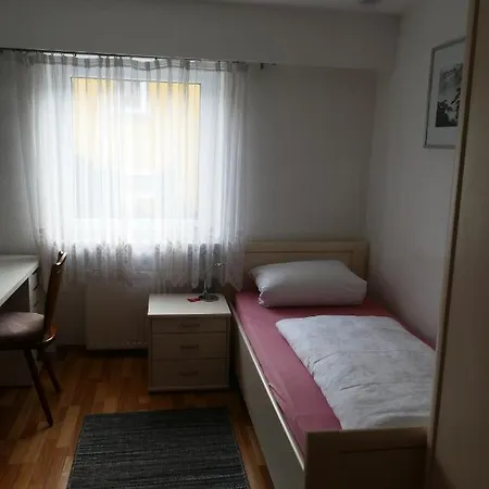 Pensión Gaestehaus Kreuz 3*